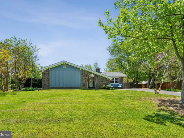 5 Heritage Rd, Fredericksburg, VA 22405