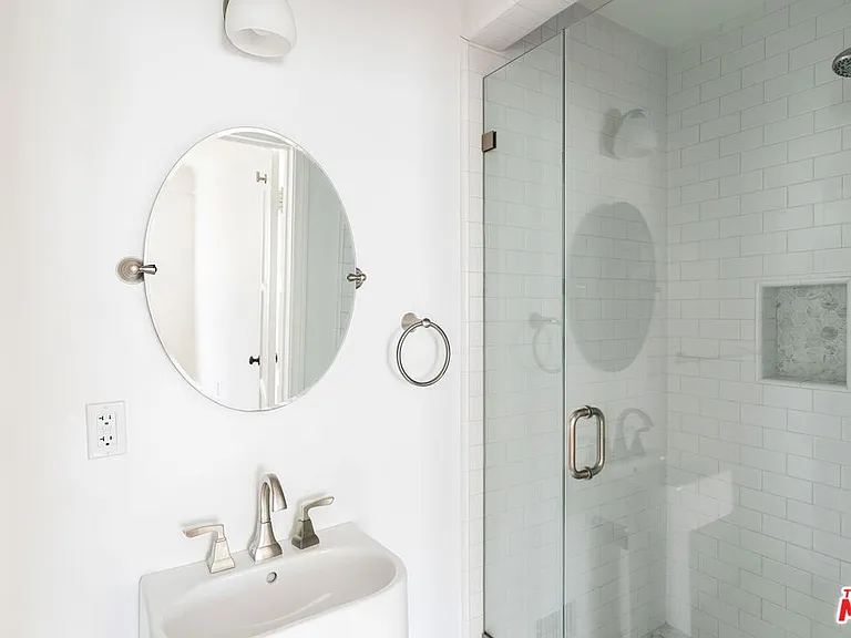 1054 S Stanley Ave — Photo 12