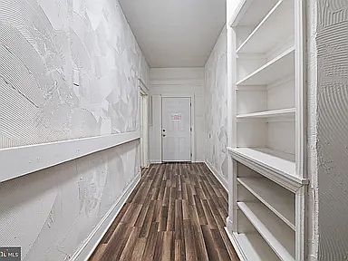 3rd image of 2218 Roslyn Ave #2