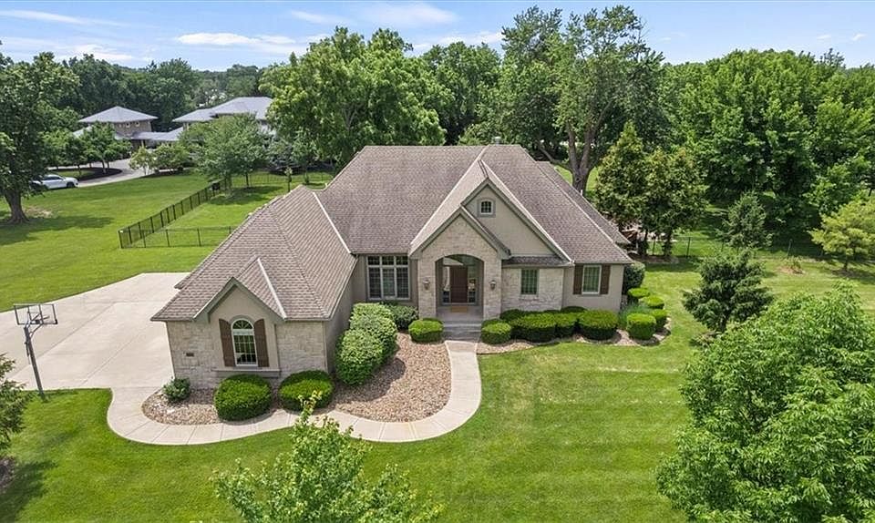 1st image of 18840 Travis Ln