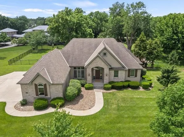 18840 Travis Ln, Stilwell, KS 66085