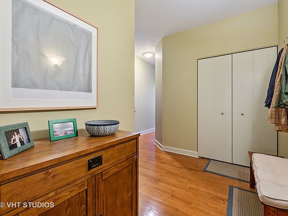 2nd image of 1600 S Prairie Ave Unit 1007N