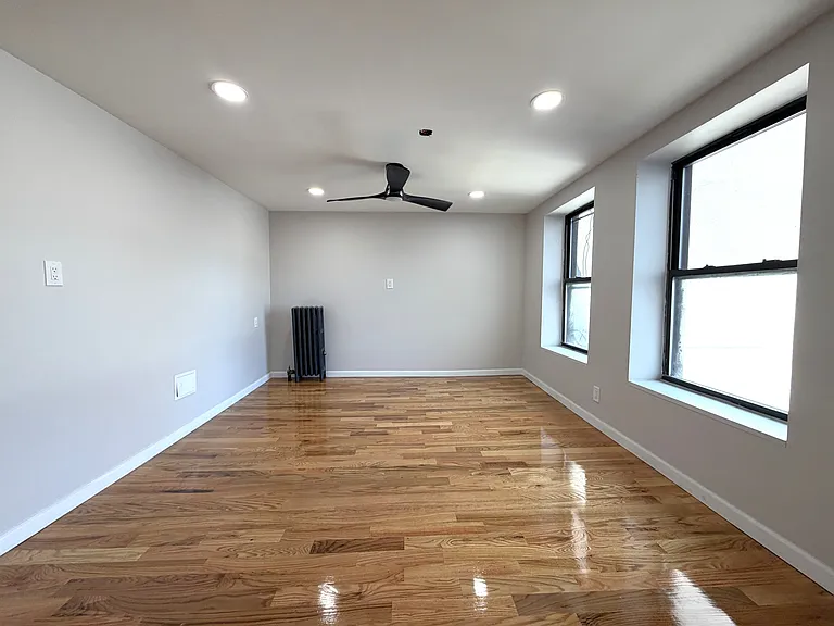 381 S 1st St #3 — Photo 4