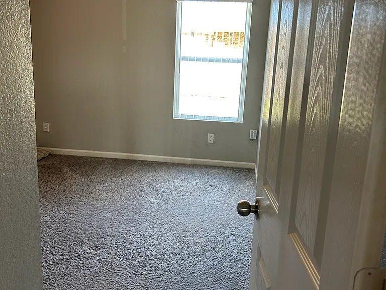 2250 Getty Dr — Photo 12
