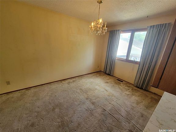 5th image of 425 4th Ave W