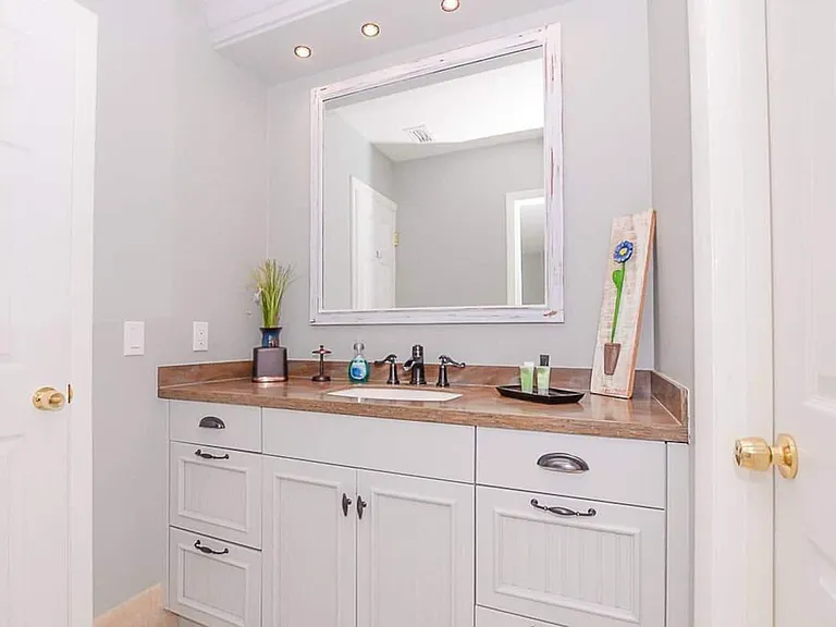 4031 NE Breakwater Dr — Photo 29