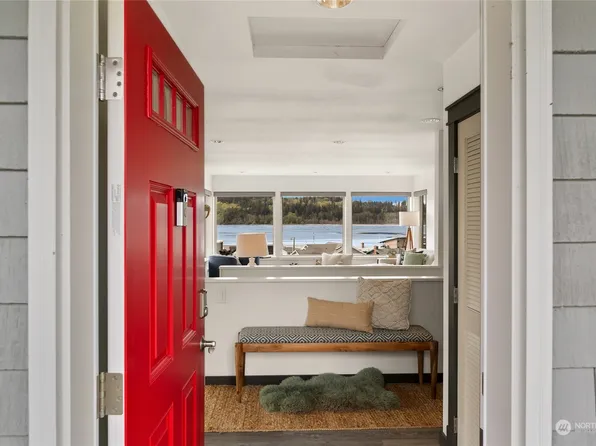 8273 Sandy Hook Drive, Clinton, WA 98236