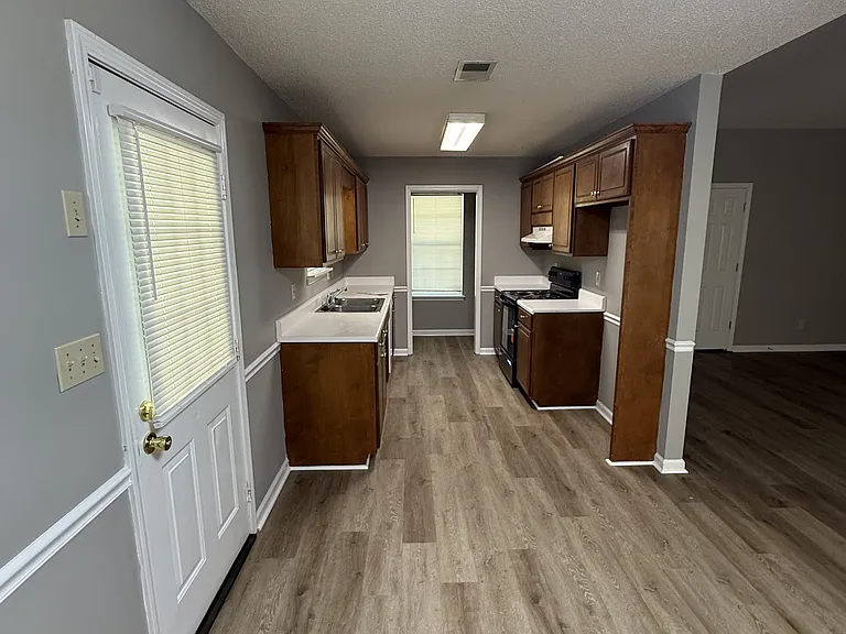 367 Templeton Dr — Photo 10