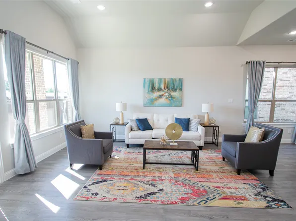 12709 Royal Oaks Ln, Farmers Branch, TX 75234