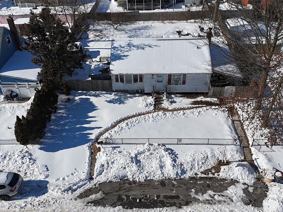 1st image of 208 Charter Oaks Avenue
