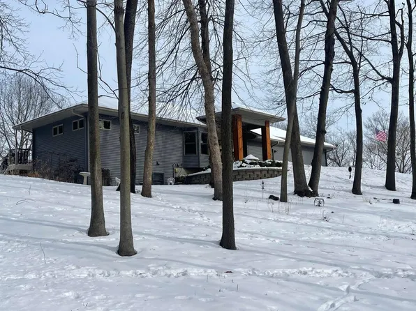 88 McIntosh Rd E, La Crescent, MN 55947