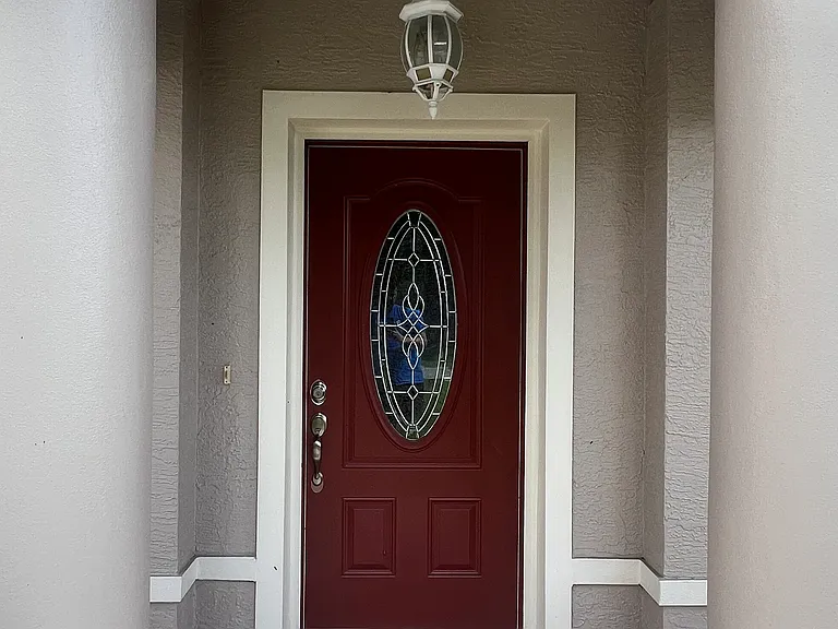 212 E Vermont Ave — Photo 2