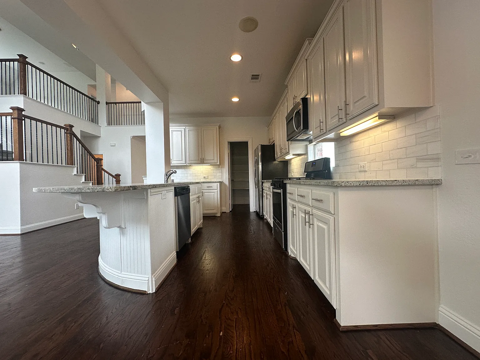 4 bed, 3.5 bath, 3099 sqft, $3,100 — Photo 2