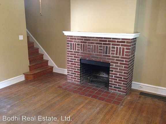 3rd image of 73 W Hillcrest Ave