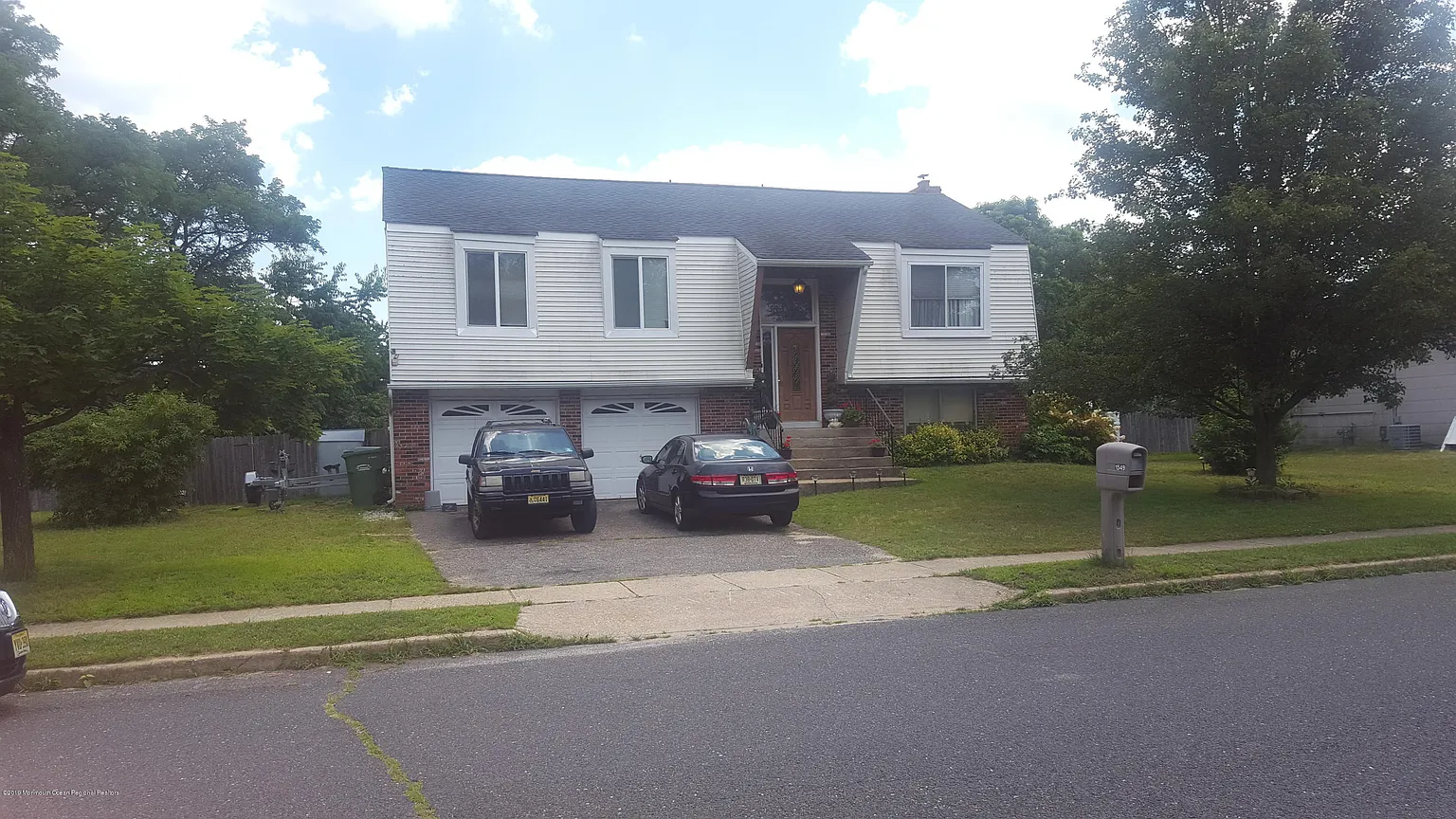 1549 Laguna Ln photo 1
