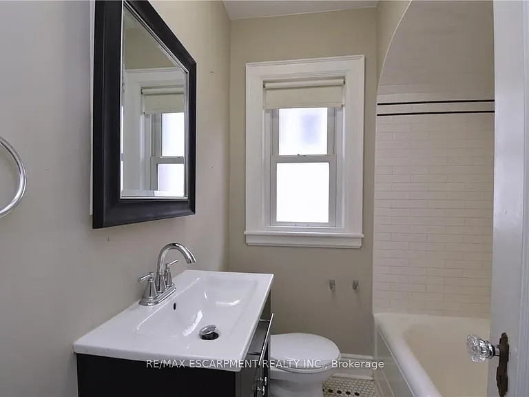 278 Huxley Ave S — Photo 16