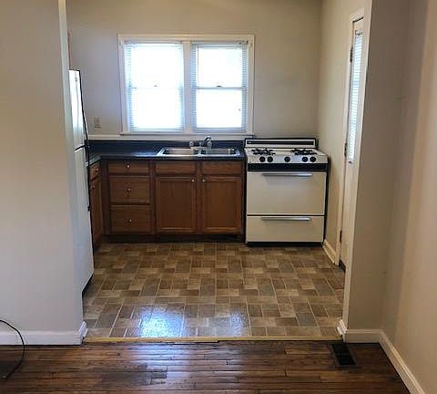 3rd image of 302 Grosvenor Ave
