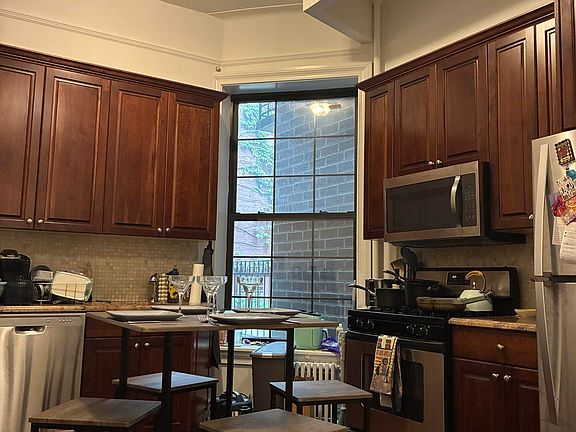 3rd image of 155 E 85th St APT 3