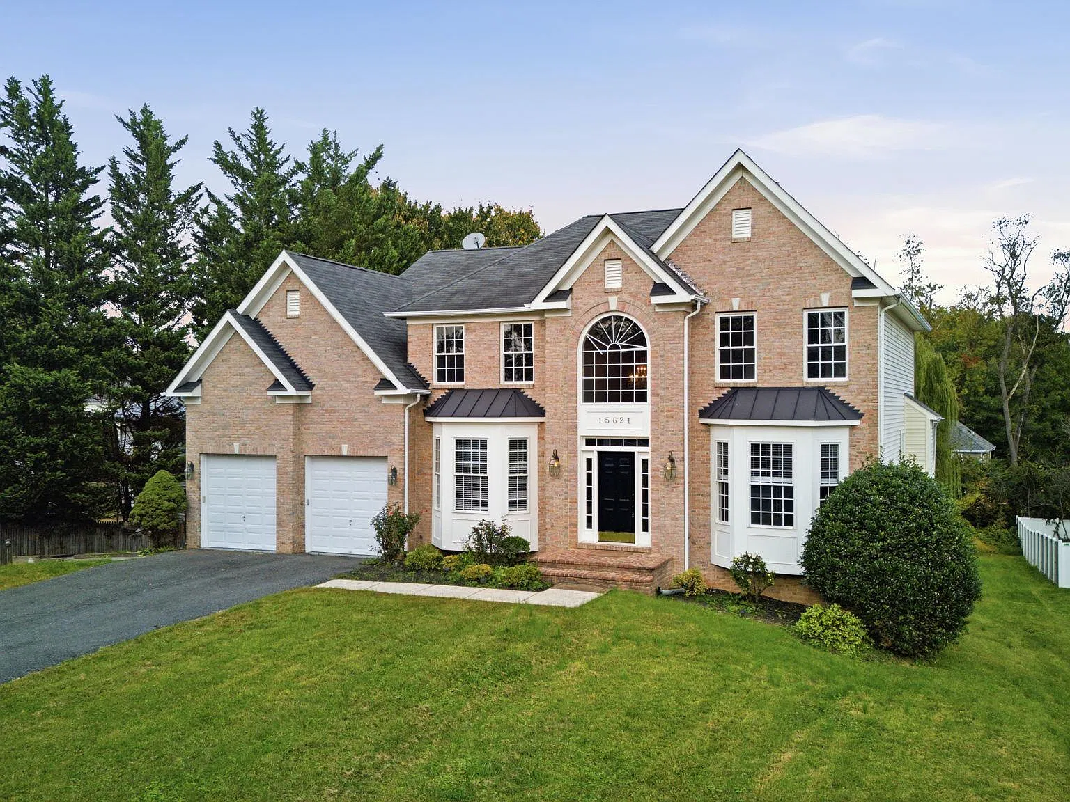 7 bed, 5.5 bath, 7750 sqft, $5,500 — Photo 2