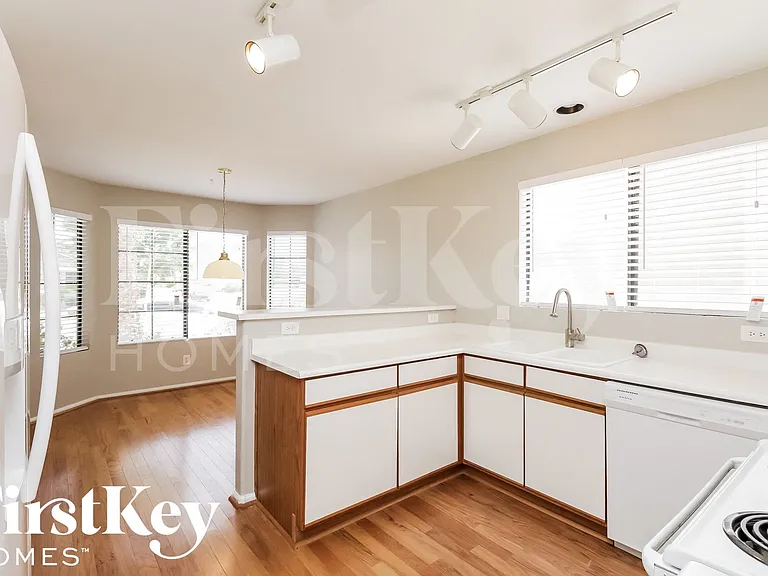 20442 N 38th Dr — Photo 6