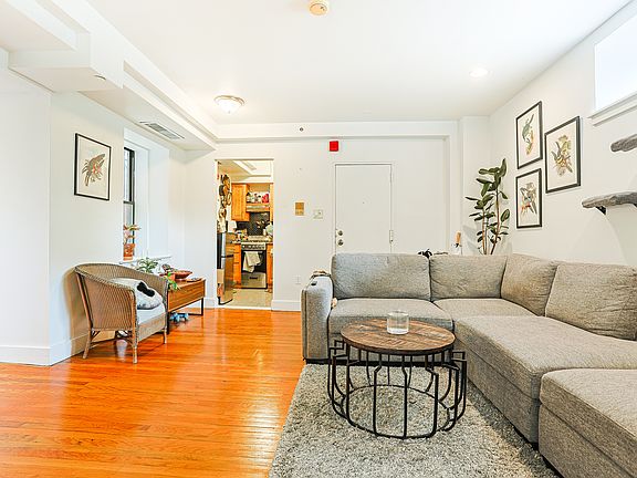 3rd image of 2213 Green St APT B1