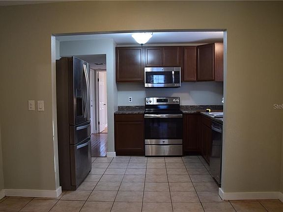 5th image of 828 S Brooks Ave
