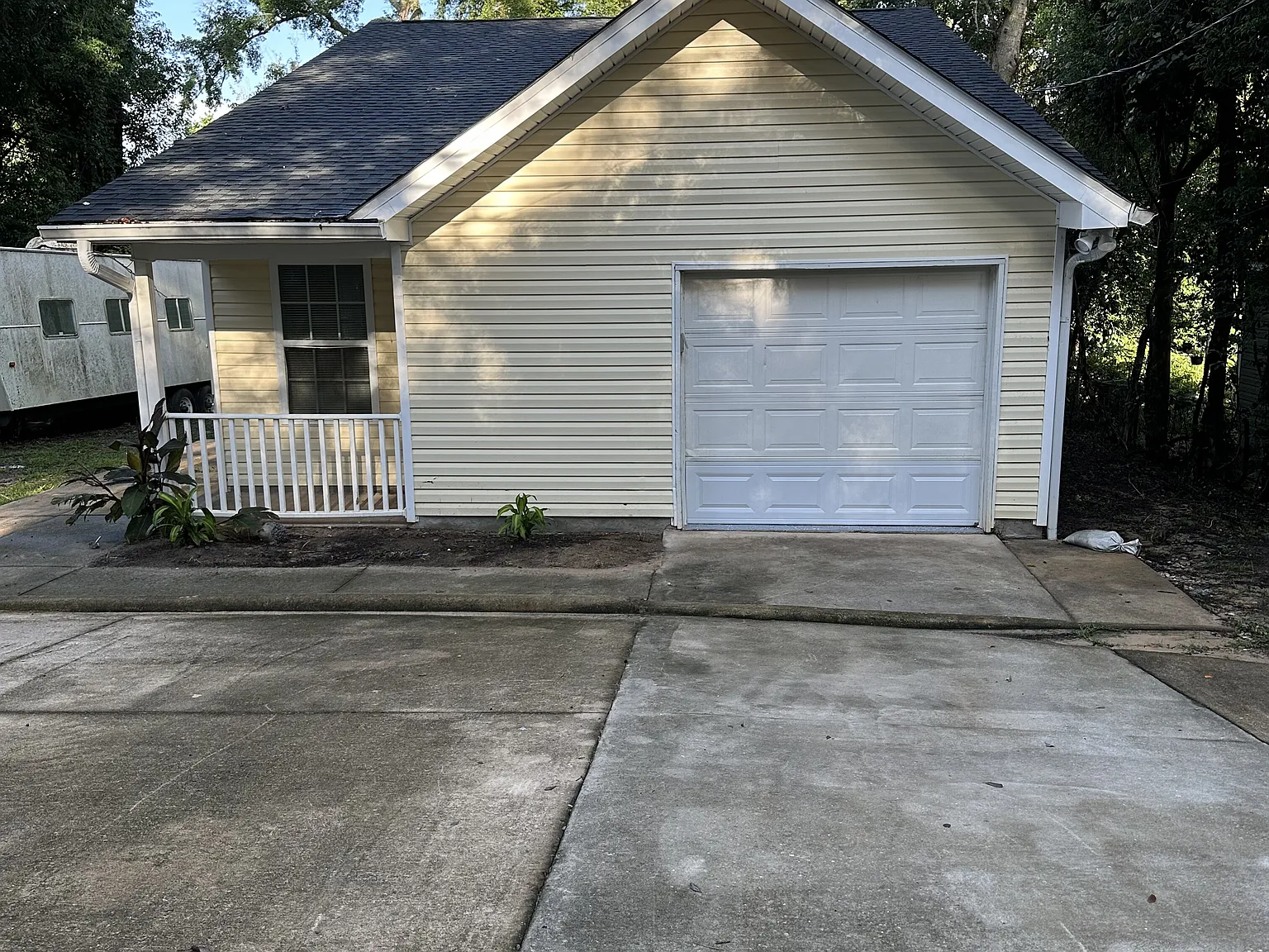 3 bed 2 bath Fully Renovated home for rent — Photo 1