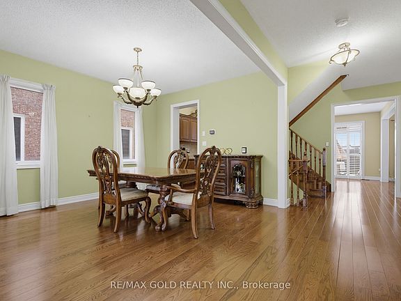 3rd image of 34 Lexington Rd