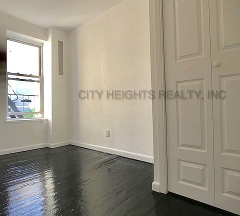 4th image of 207 E 5th St APT 16