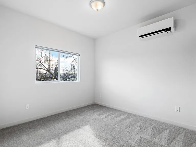 Mallon Apartments — Photo 10