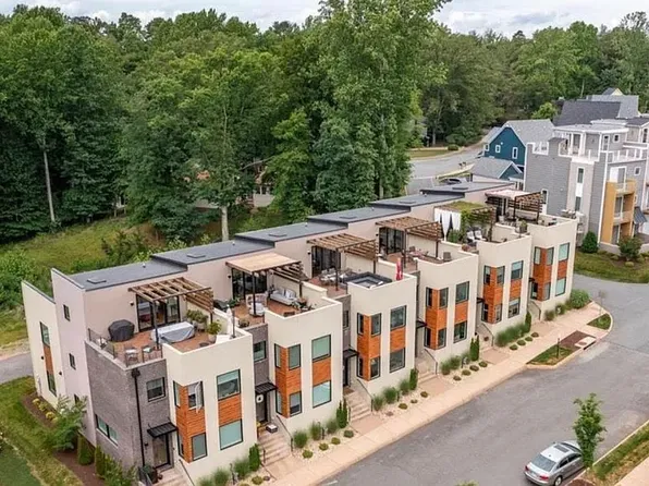 579 Lochlyn Hill Dr, Charlottesville, VA 22901