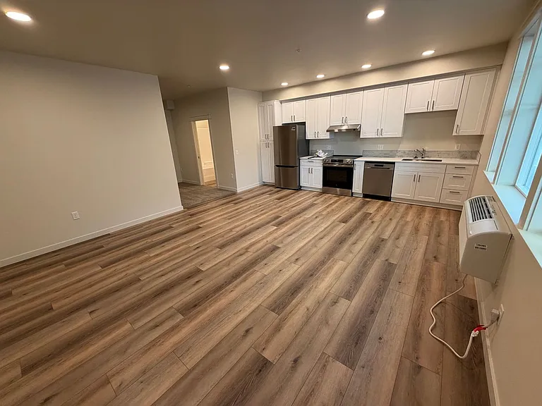 Brand New 2 bedroom 1.5 bath unit — Photo 16