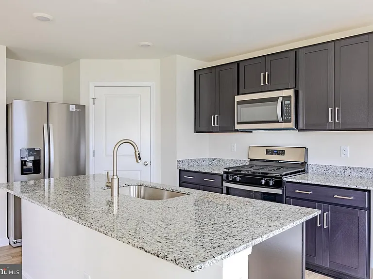 110 Charing Cross Dr — Photo 2