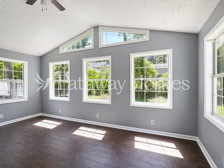 4254 Southvale Dr — Photo 17
