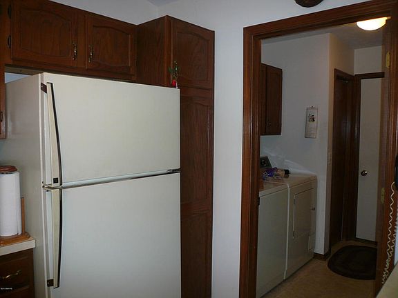 2nd image of 2281 Southgate Dr SE