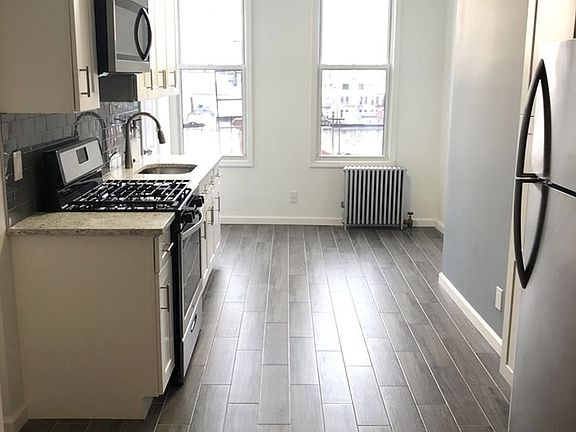 3rd image of 158 Wyckoff Ave APT 3L