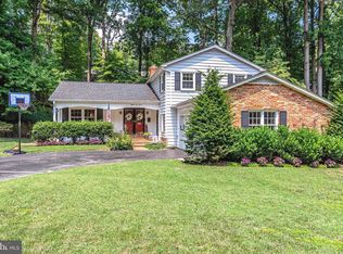 8212 Guinevere Dr, Annandale, VA 22003