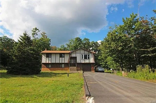 217 Mohican Rd photo 1