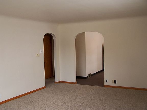 4th image of 107 N Beard St