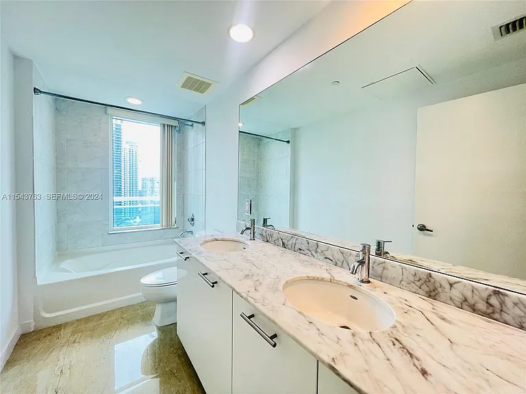 950 Brickell Bay Dr — Photo 13