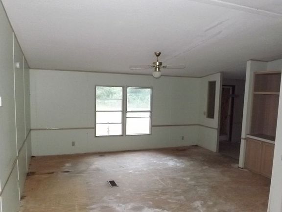 4th image of 36 Hideaway Ln