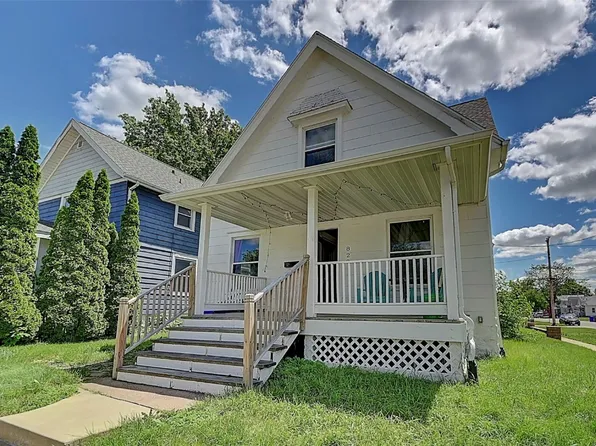 829 E Ave NW, Cedar Rapids, IA 52405