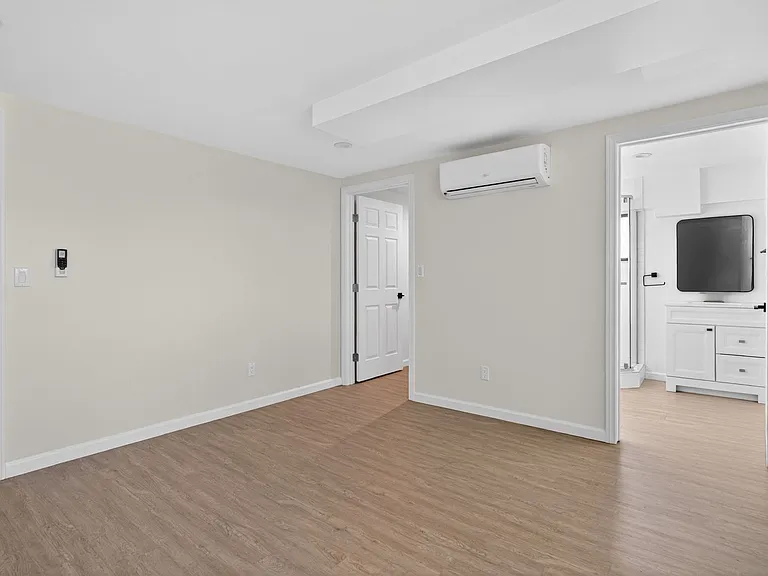 1751 Cabrillo Ave — Photo 30