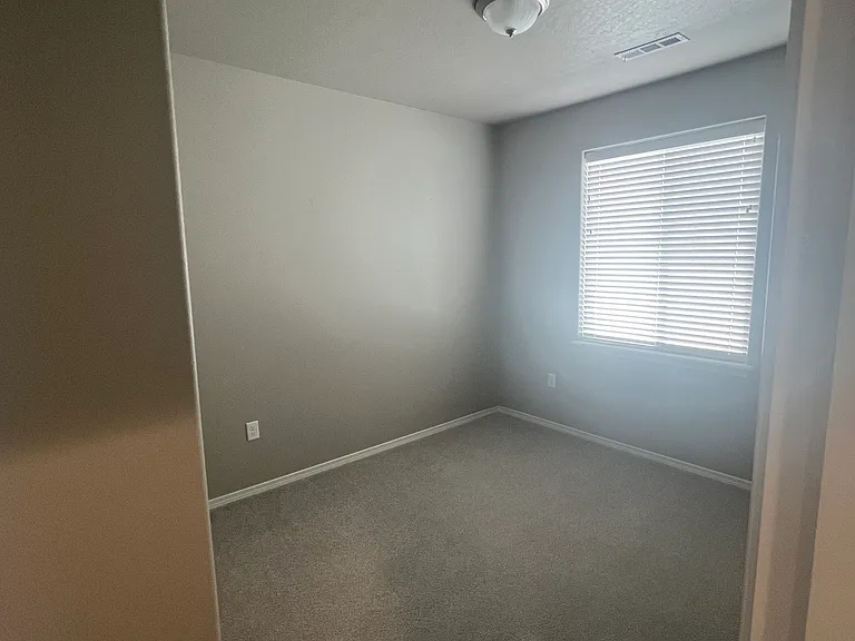 6105 Judd Ave — Photo 4