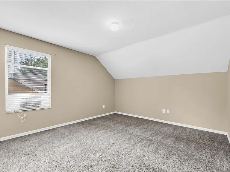 10825 Newbridge Dr — Photo 21
