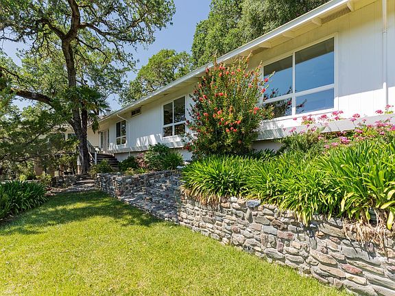 2nd image of 925 Knob Hill Road