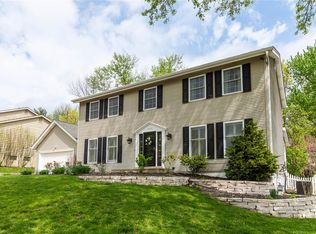 2016 Willow Lake Dr, Chesterfield, MO