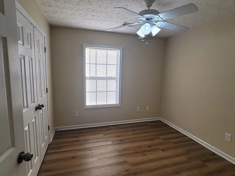 815 Mill Pond Dr — Photo 10