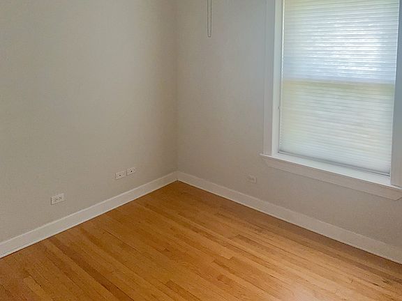 3rd image of 4700 1/2 N Winchester Ave #1