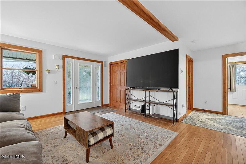 4th image of 44 S Long Pond Road